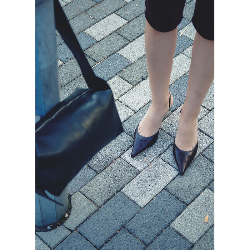 【期間限定発売:2/7～2/23】LEATHER BODY BAG -BLACK-