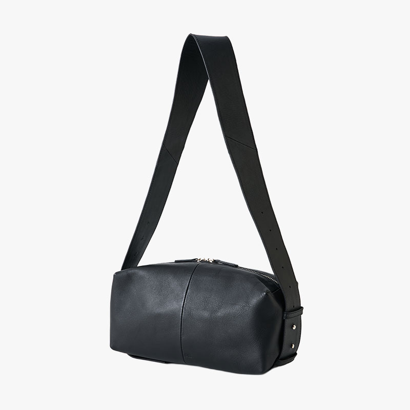 【期間限定発売:2/7～2/23】LEATHER BODY BAG -BLACK-
