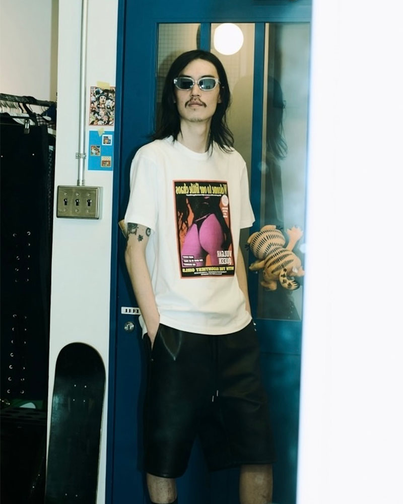 VULGAR QUEEN BUTT FLYER tee -WHITE-