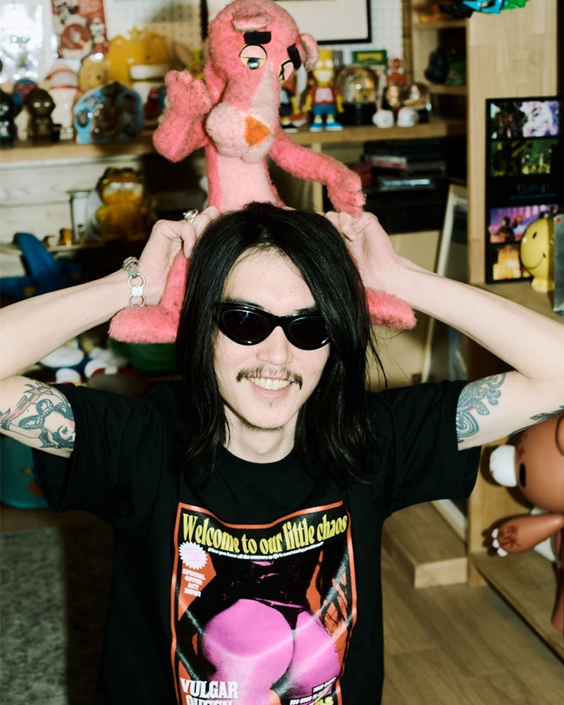 VULGAR QUEEN BUTT FLYER tee -BLACK-