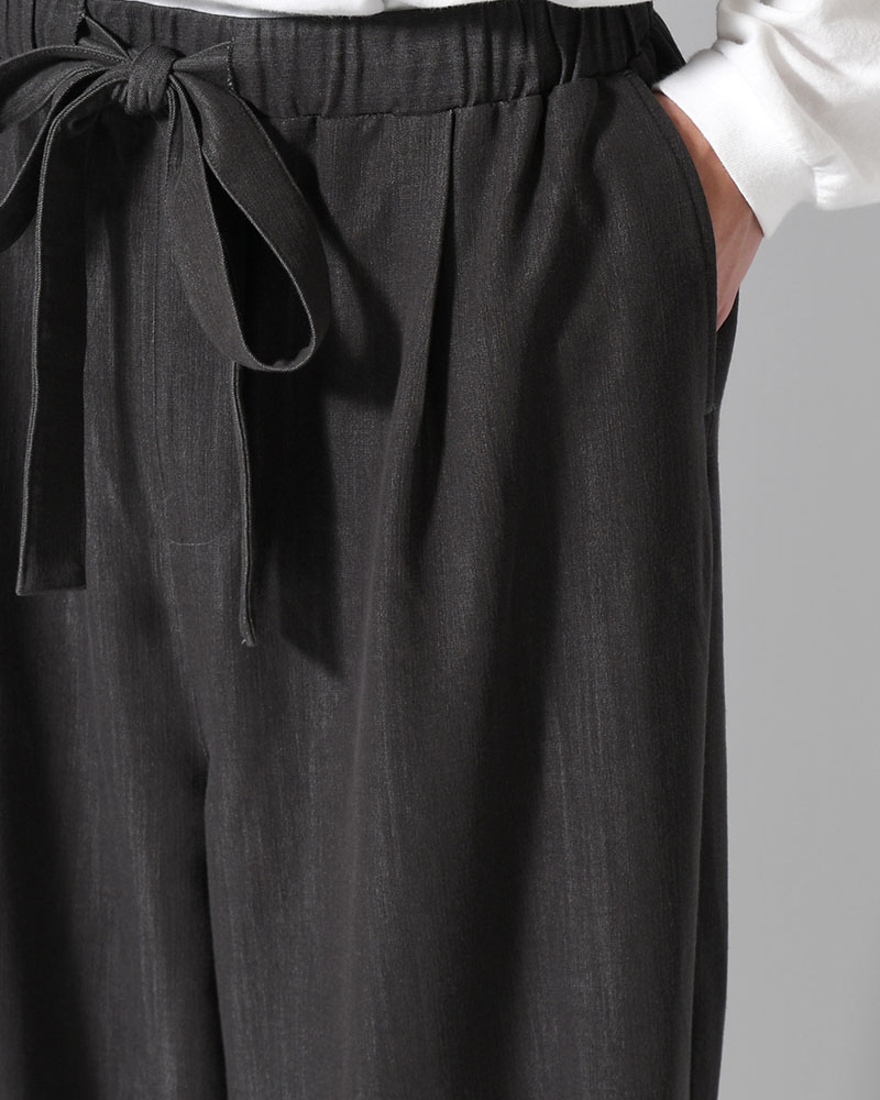 VISCOSE DENIM TUCK PT -BLACK-