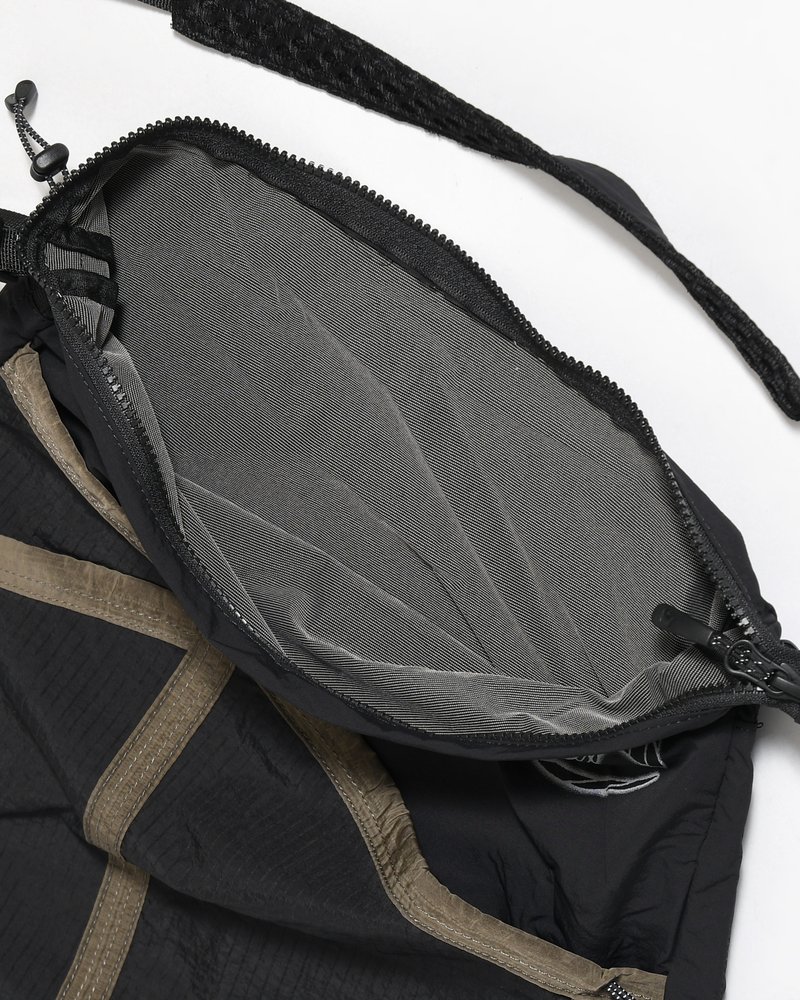 FASTENING SYSTEM CROSSBODY BAG -KHAKI-