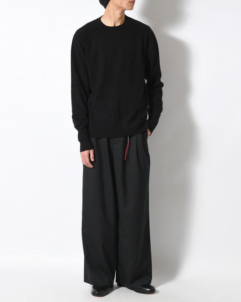 CASHMERE CREW NECK SWEATER -BLACK-