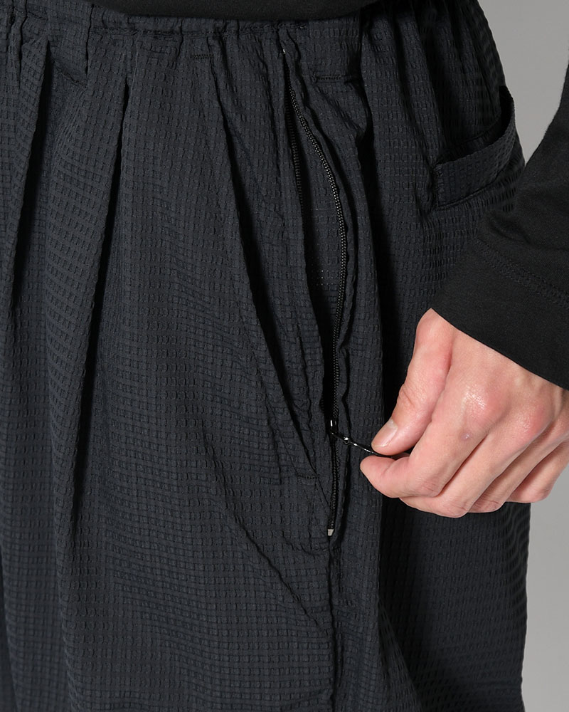 SEERSUCKER BIG SHORTS -BLACK-