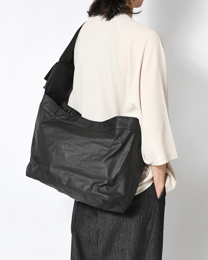 Y-3 NEWSPAPER BAG L -BLACK-