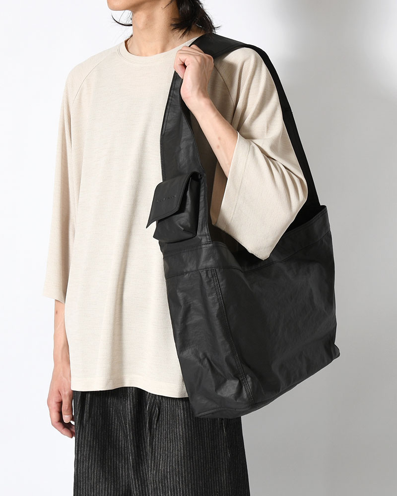 Y-3 NEWSPAPER BAG L -BLACK-