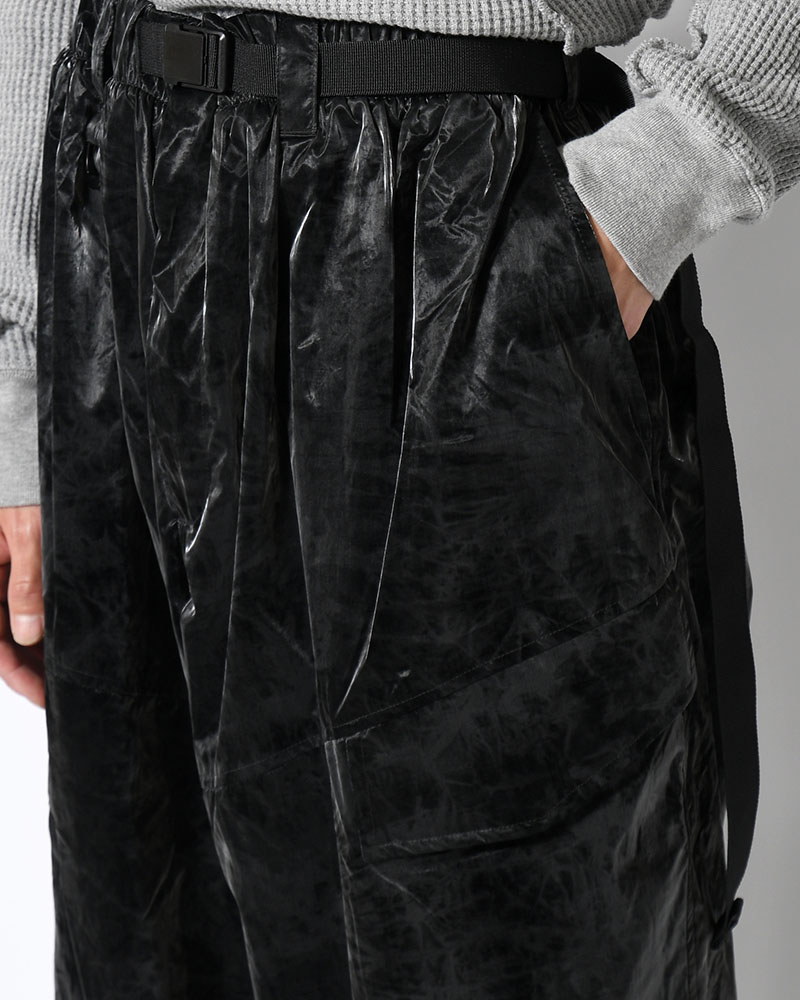 MARBLE NYLON TAPERED PANTS -BLACK-