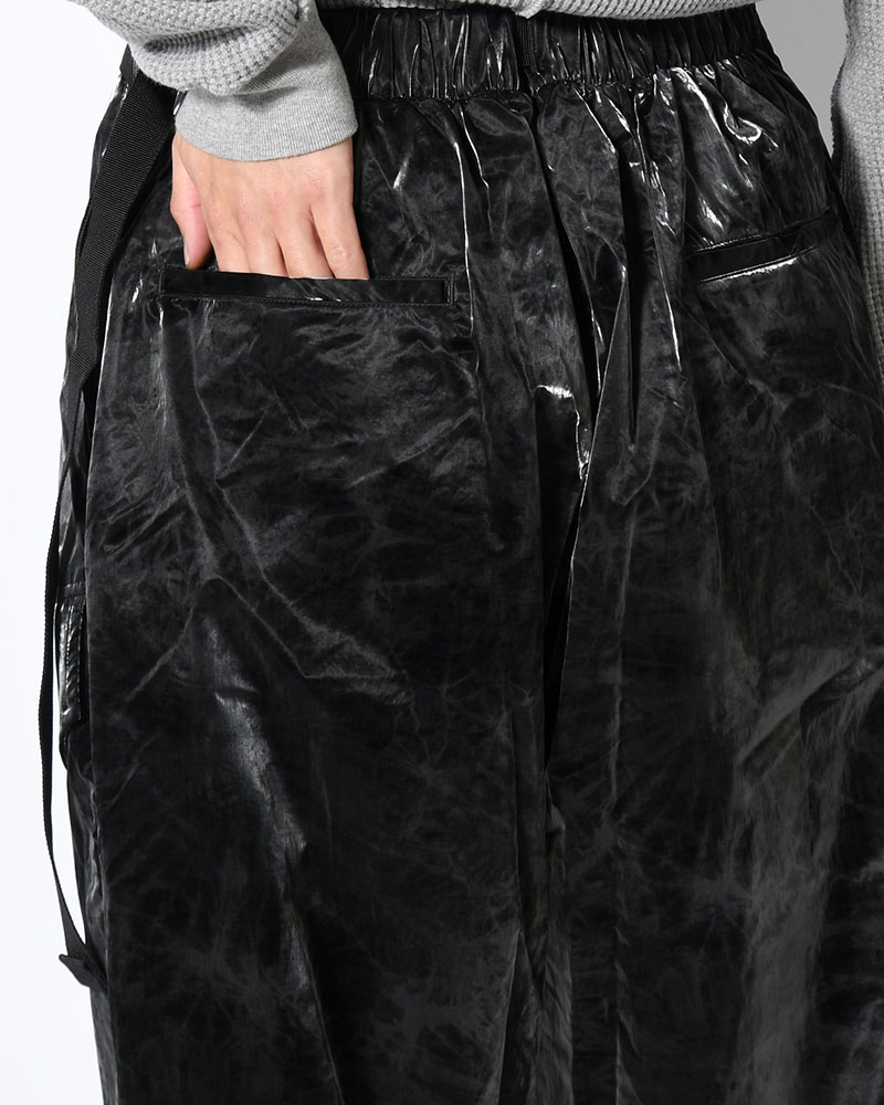 MARBLE NYLON TAPERED PANTS -BLACK-
