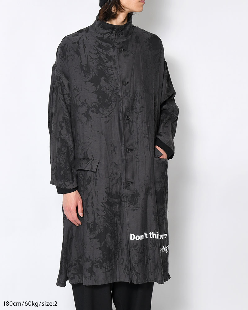 JACQUARD PATTERN MESSAGE PRINTED STAND JACKET -BLACK-