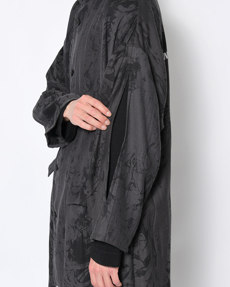 JACQUARD PATTERN MESSAGE PRINTED STAND JACKET -BLACK-