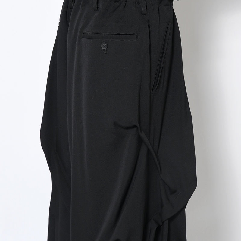 WOOL GABARDINE THICK TUCKS PANTS -BLACK-