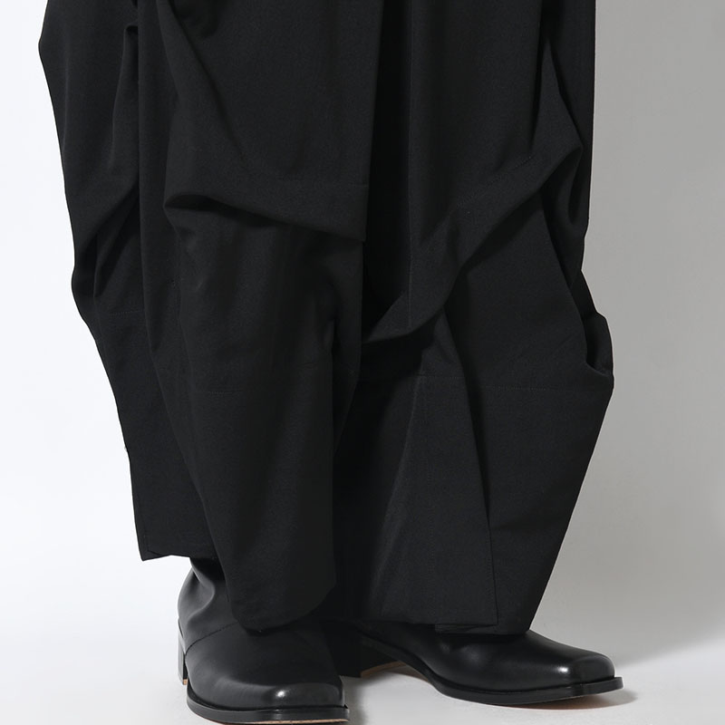 WOOL GABARDINE THICK TUCKS PANTS -BLACK-
