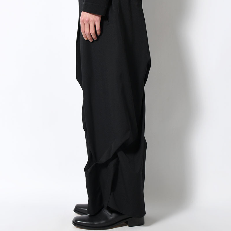 WOOL GABARDINE THICK TUCKS PANTS -BLACK-