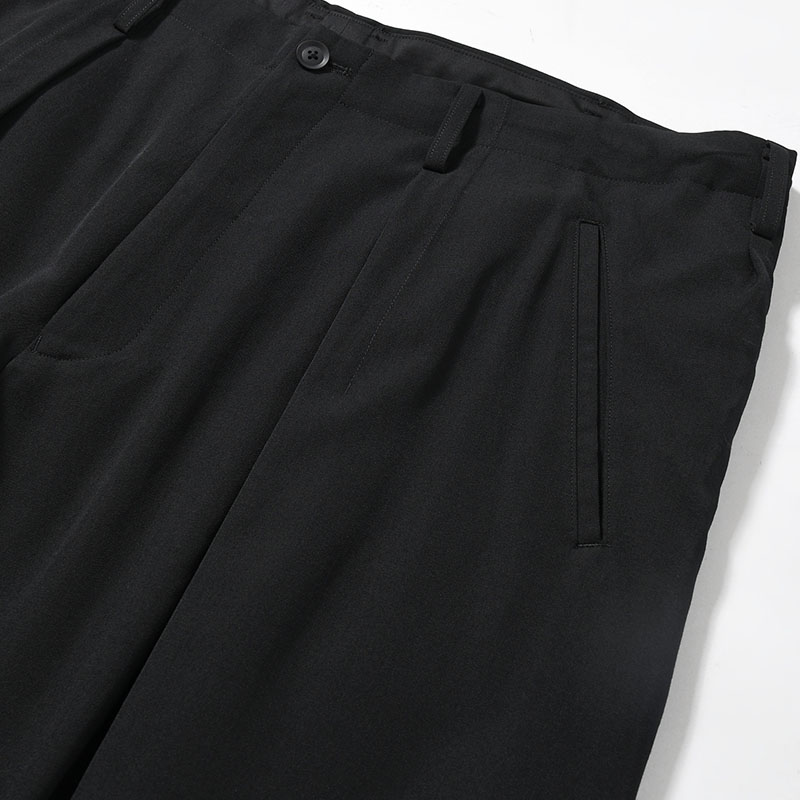 WOOL GABARDINE THICK TUCKS PANTS -BLACK-