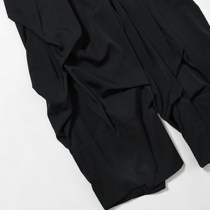 WOOL GABARDINE THICK TUCKS PANTS -BLACK-