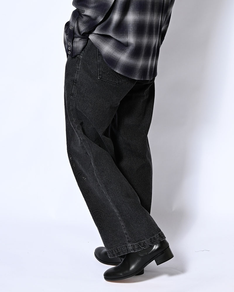 EMBOSS DENIM PANTS -BLACK-