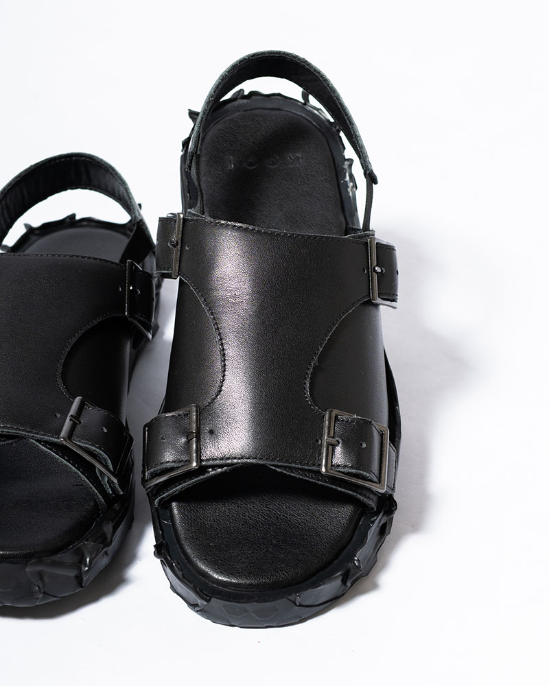 X MONK LEATHER SANDAL -BLACK-