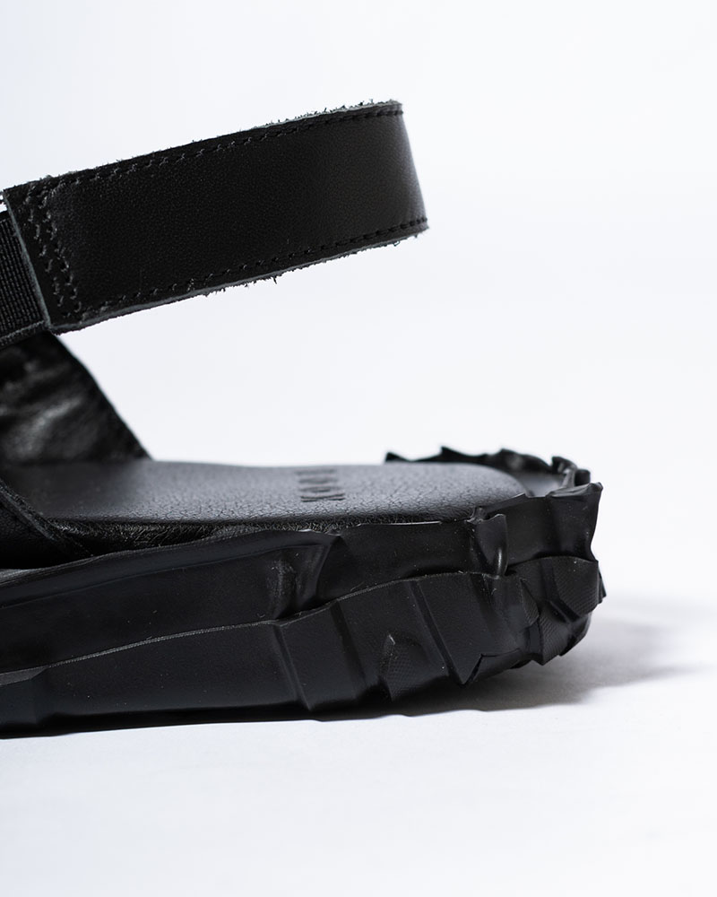 X MONK LEATHER SANDAL -BLACK-