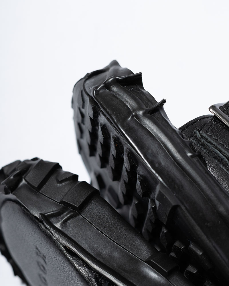 X MONK LEATHER SANDAL -BLACK-
