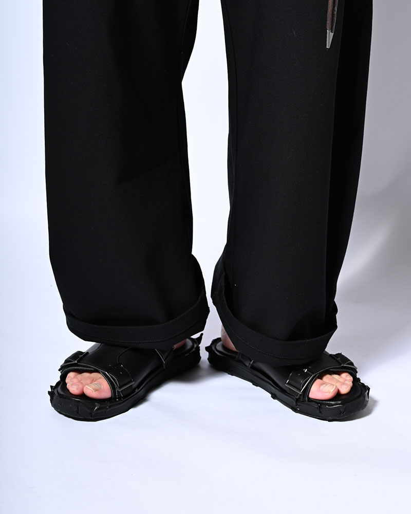 X MONK LEATHER SANDAL -BLACK-