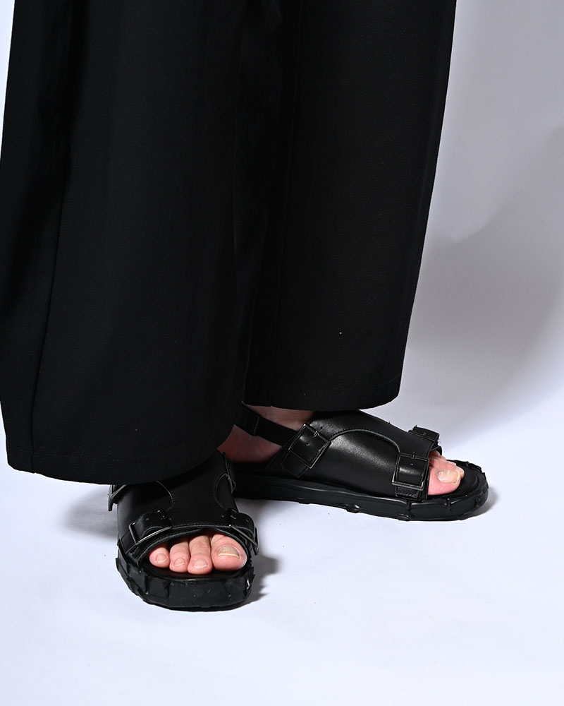 X MONK LEATHER SANDAL -BLACK-