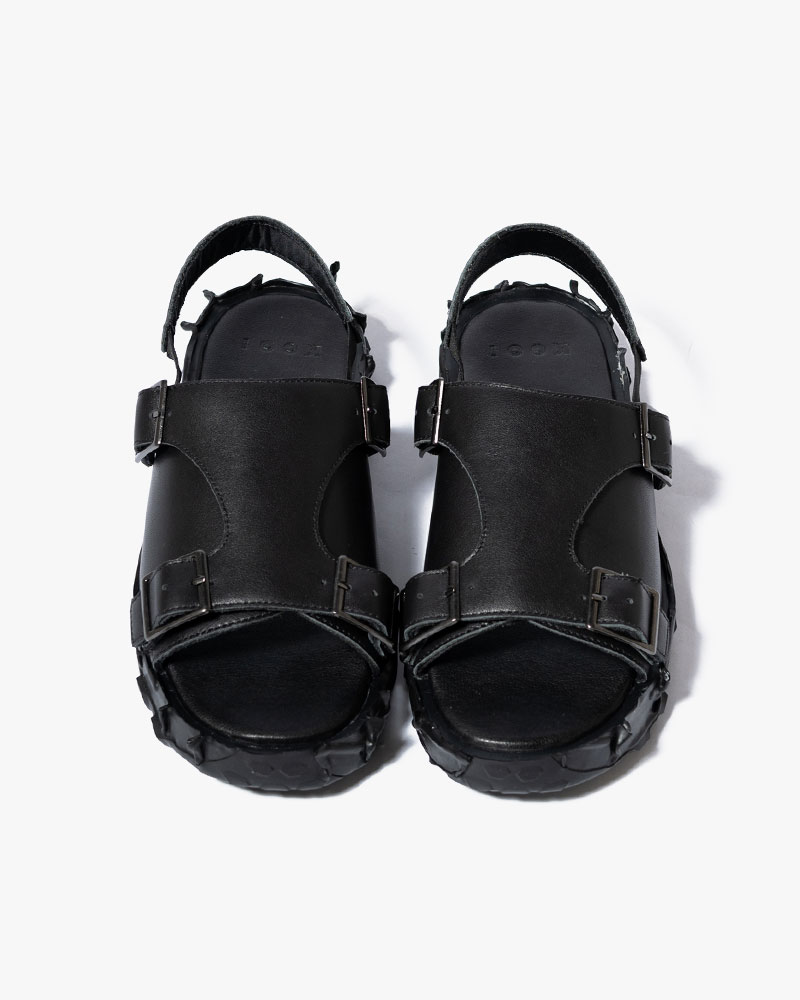X MONK LEATHER SANDAL -BLACK-