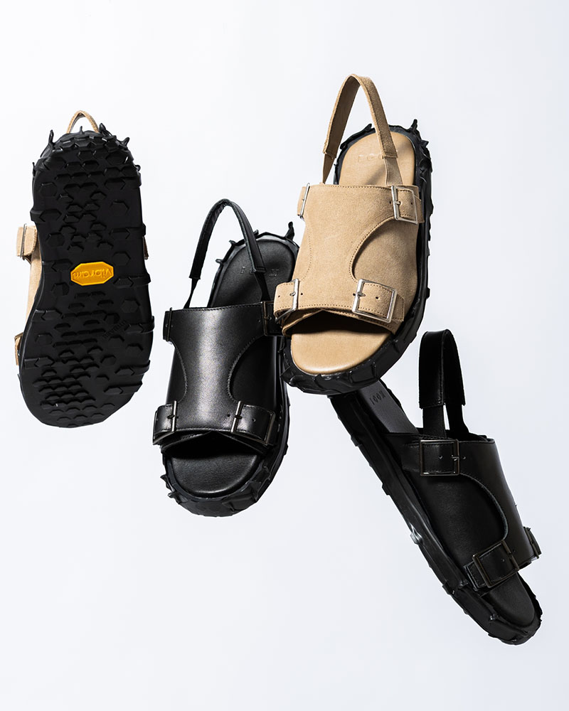 X MONK LEATHER SANDAL -TAUPE-