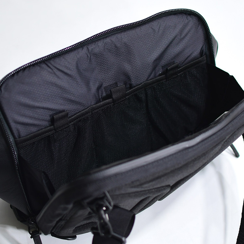 ADJUSTBIG SLING BAG -BLACK-