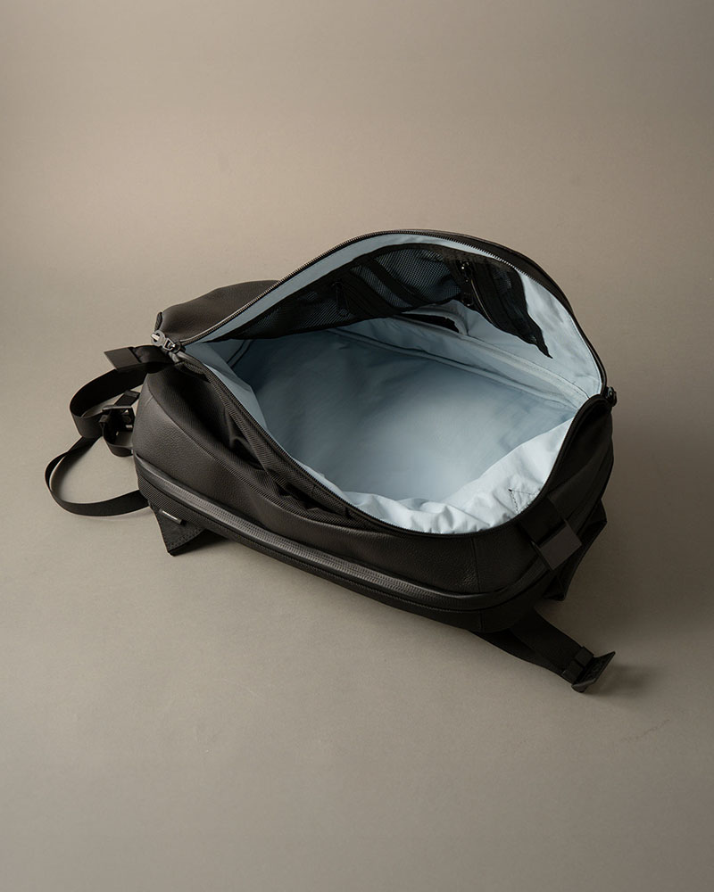 ADJUST MULTI BACK PACK -BLACK-