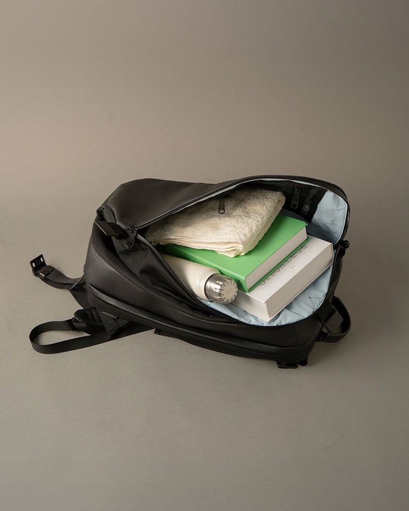 ADJUST MULTI BACK PACK -BLACK-