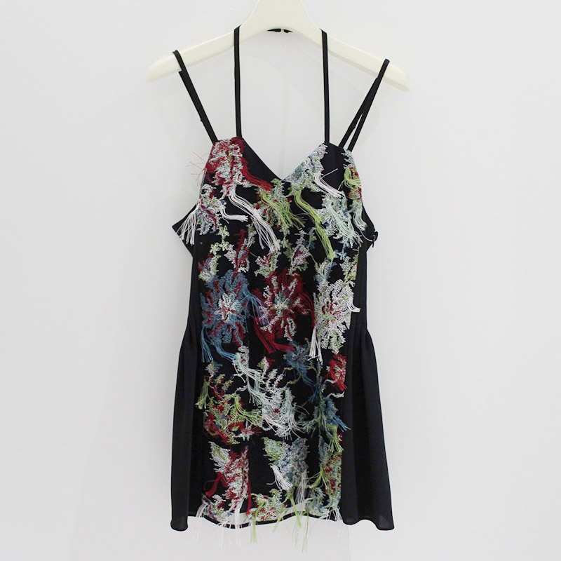 FLOATING FLOWER LACE CAMISOLE TOP -BLACK-