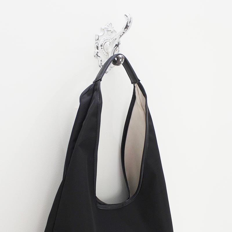 SUNGLASSES FACE TRIANGLE BAG -BLACK-