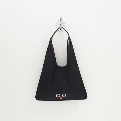 SUNGLASSES FACE TRIANGLE BAG -BLACK-