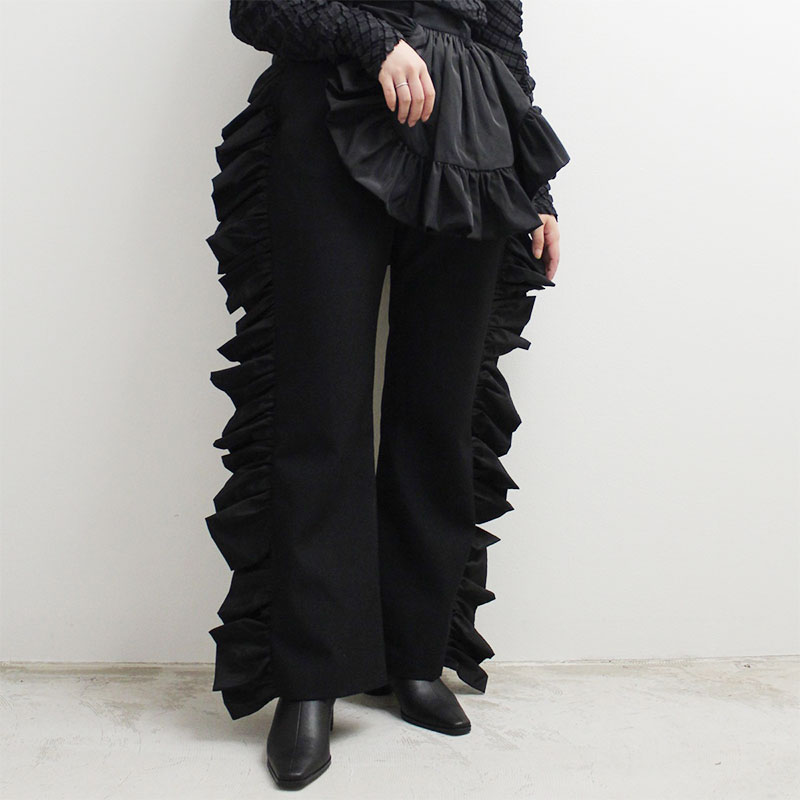 RUFFLE TRIMMED TROUSERS -BLACK- | IN ONLINE STORE