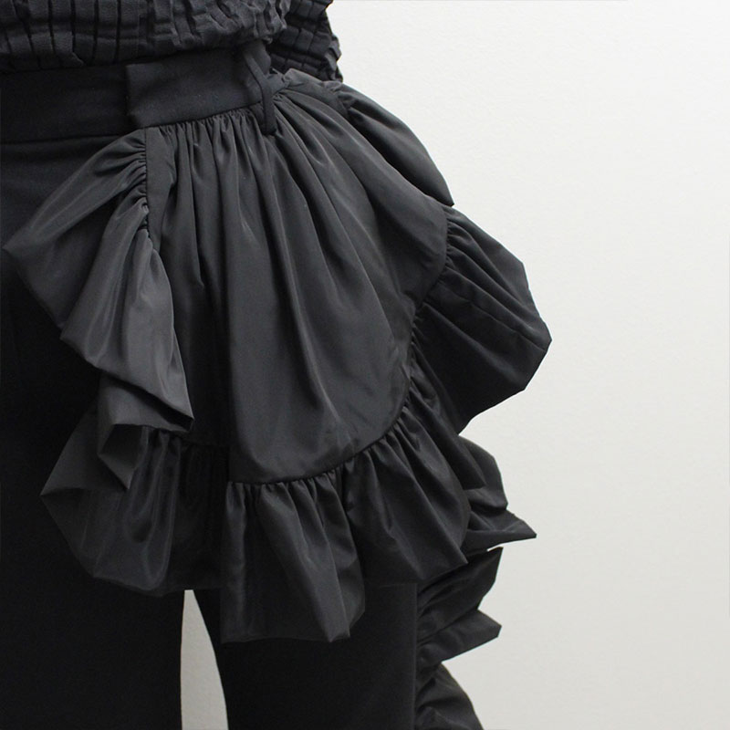 RUFFLE TRIMMED TROUSERS -BLACK- | IN ONLINE STORE