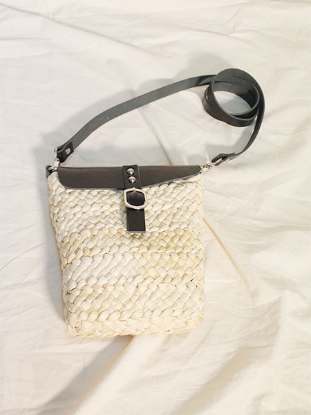 TAN BASKET SHOULDER -BLACK- | IN ONLINE STORE