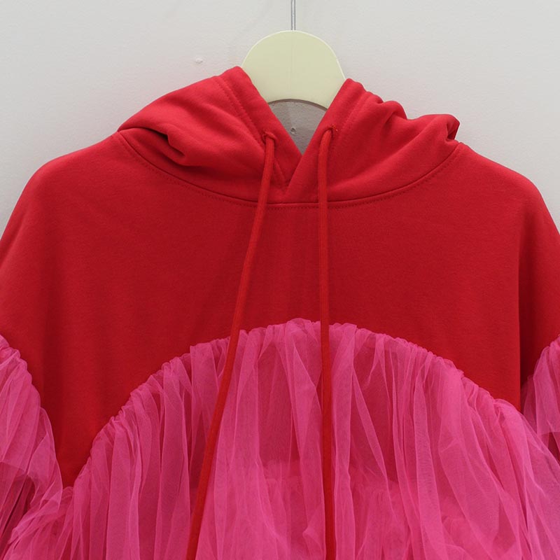 TIERED TULLE TRIMMED HOODIE -RED-