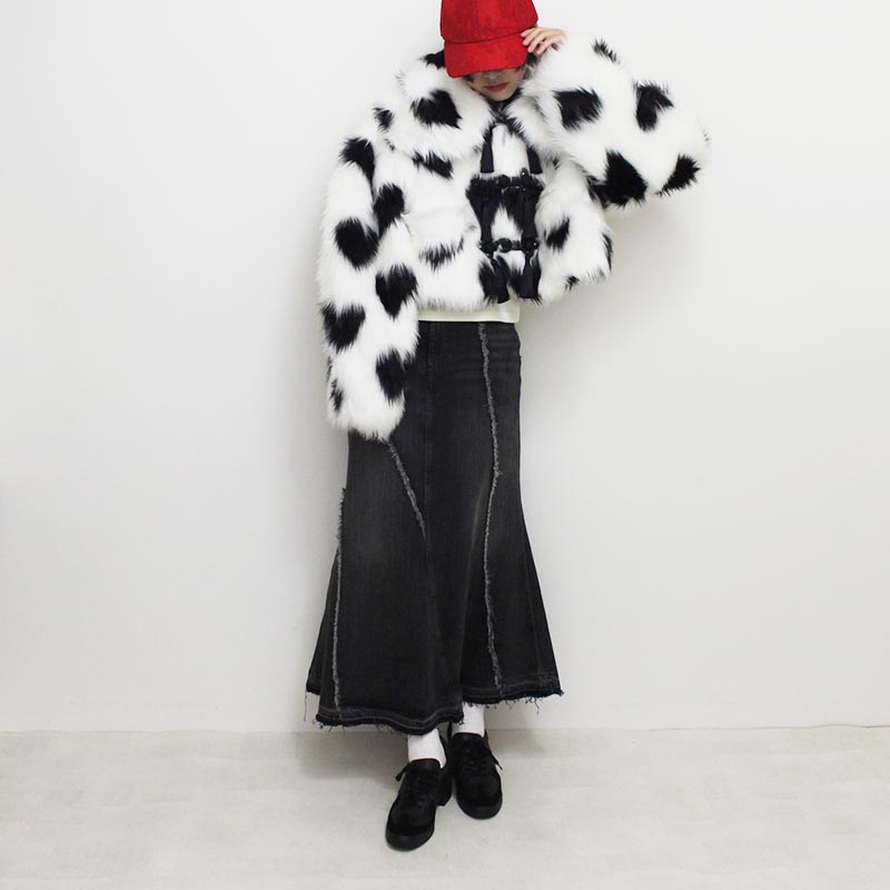 CURVE SLEEVE HEART PATTERN FUR JKT -BLACK/WHITE-