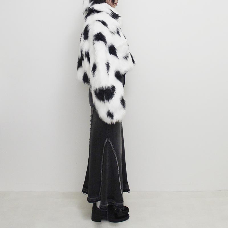 CURVE SLEEVE HEART PATTERN FUR JKT -BLACK/WHITE-