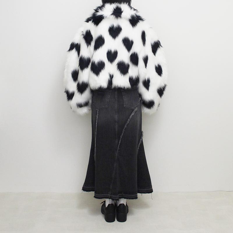 CURVE SLEEVE HEART PATTERN FUR JKT -BLACK/WHITE-