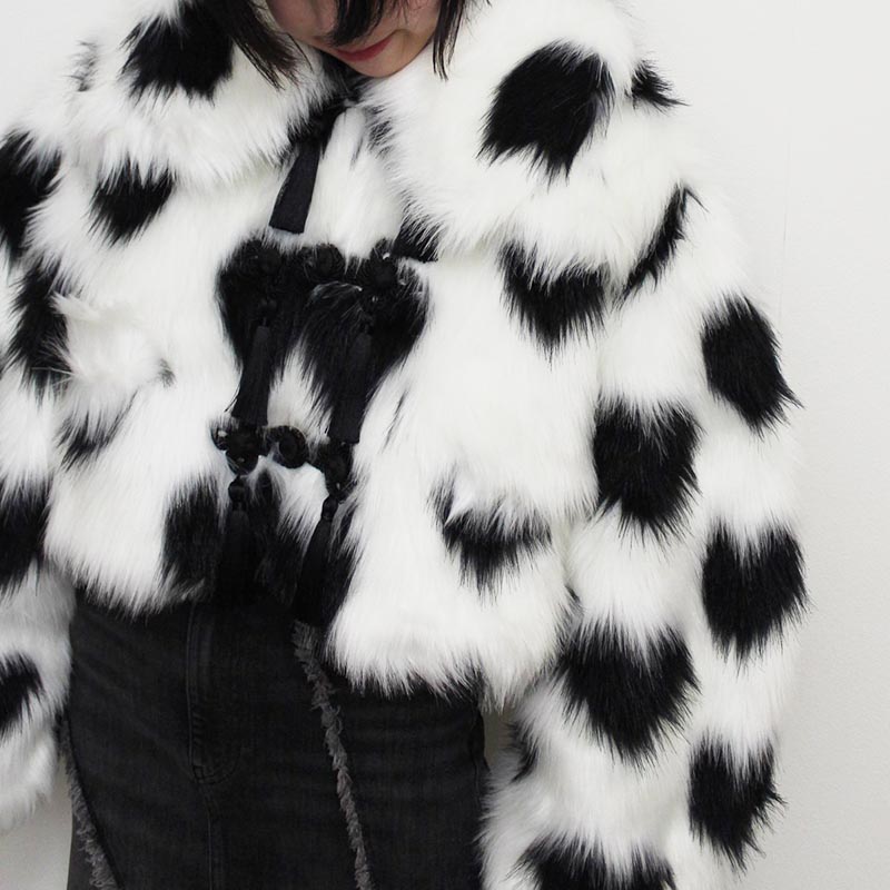 CURVE SLEEVE HEART PATTERN FUR JKT -BLACK/WHITE-