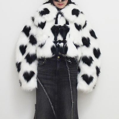 CURVE SLEEVE HEART PATTERN FUR JKT -BLACK/WHITE-