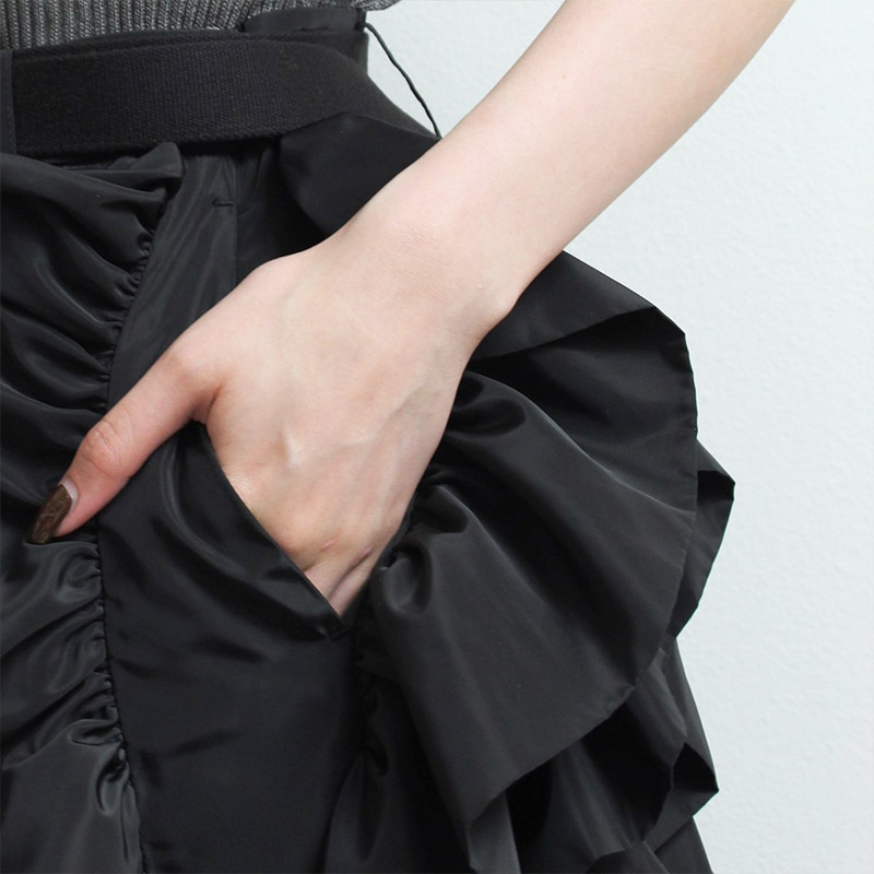 RUFFLE TRIMMED TROUSERS -BLACK-