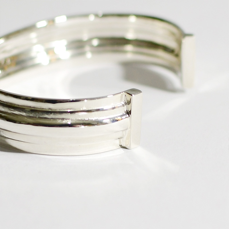 HOLDER BANGLE | IN ONLINE STORE