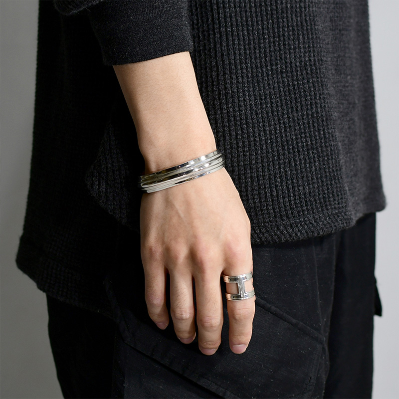 HOLDER BANGLE | IN ONLINE STORE