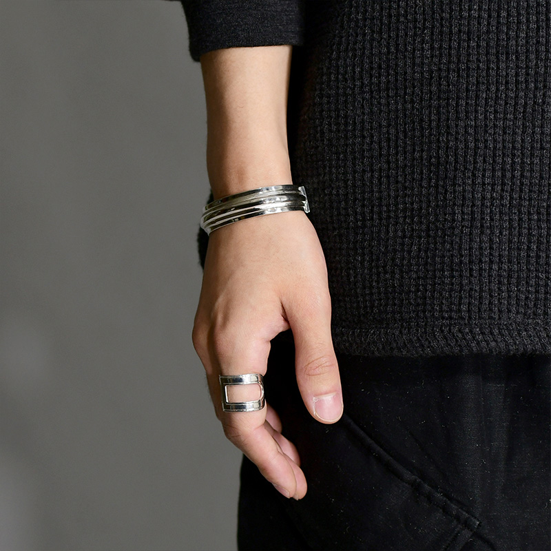 HOLDER BANGLE | IN ONLINE STORE